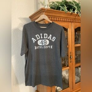 🩶 Adidas Original graphic gray w white print. NWOT ~ Never Worn size XL stylish